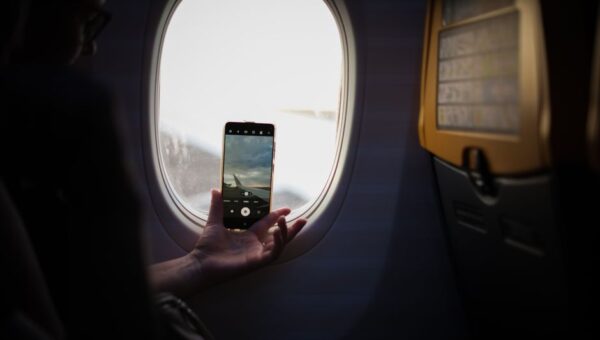 Sky-High Connectivity: How Wi-Fi on Flights is Revolutionizing Air Travel in 2026